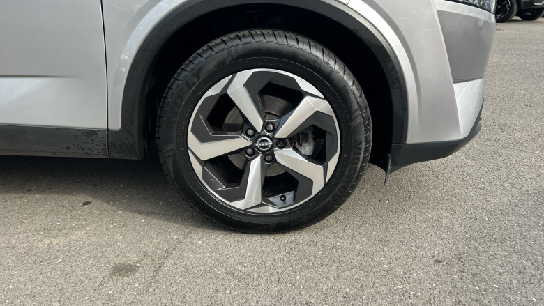 Nissan Qashqai 1.3 DiG-T MH N-Connecta 5dr Petrol Hatchback